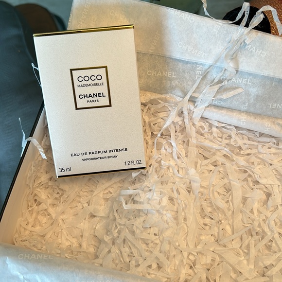 Chanel gift box with banner with EAU DE PARFUM empty  box inside. See details. - Picture 2 of 6